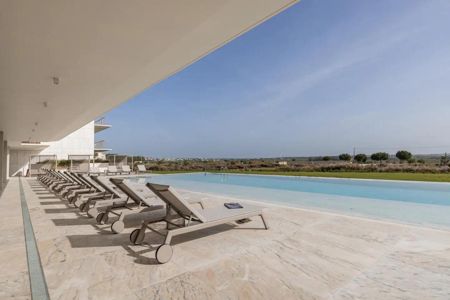 Bayline- Beachfront And Pool Armação de Pêra Eksteriør billede
