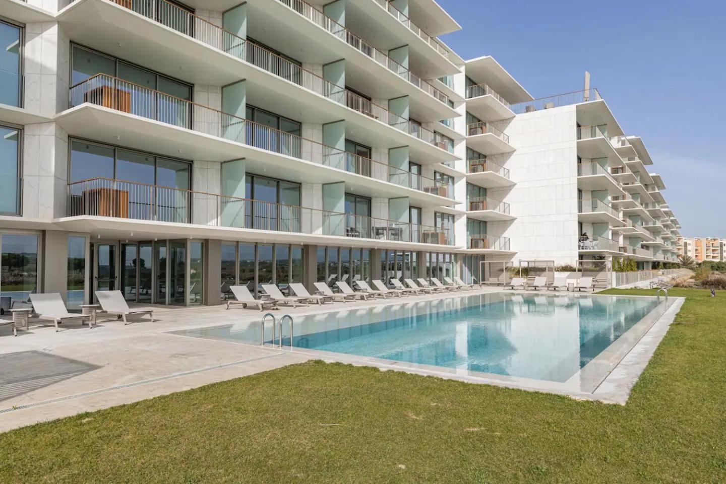 Bayline- Beachfront And Pool Armação de Pêra Eksteriør billede