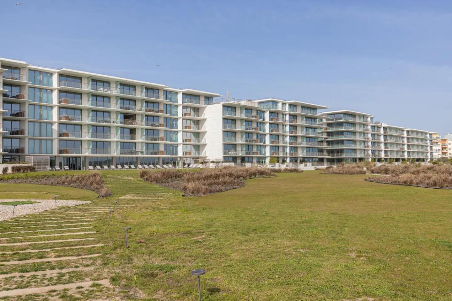 Bayline- Beachfront And Pool Armação de Pêra Eksteriør billede